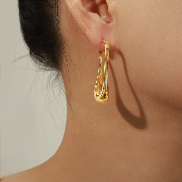 Boucles d'Oreilles Goutte Longue Dorée — Design Fluide Minimaliste