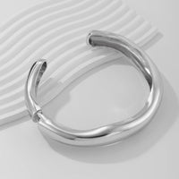 Collier Col Sculpté Texturé — Style Architectural | Or & Or Blanc
