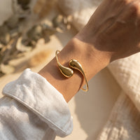 Jonc Torsadé Sphère Larme — Plaqué Or | Bracelet Ouvert Ajustable
