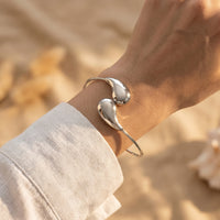 Jonc Torsadé Sphère Larme — Plaqué Or | Bracelet Ouvert Ajustable