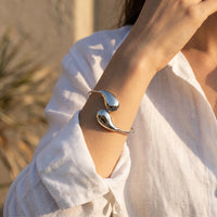 Jonc Torsadé Sphère Larme — Plaqué Or | Bracelet Ouvert Ajustable