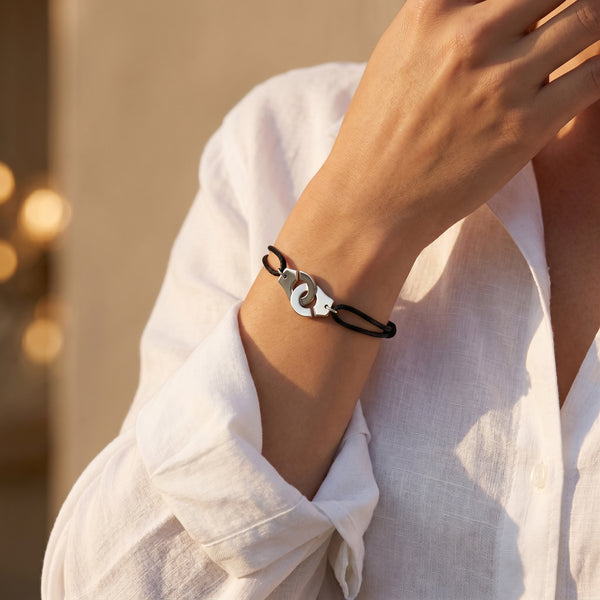 Bracelet Couple Cordon & Charm Menottes — Symbole de Complicité