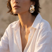 Boucles d'Oreilles Ovales Sculptées — Statement Dorée