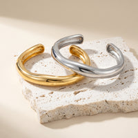 Collier Col Sculpté Texturé — Style Architectural | Or & Or Blanc