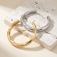 Collier Col Sculpté Texturé — Style Architectural | Or & Or Blanc