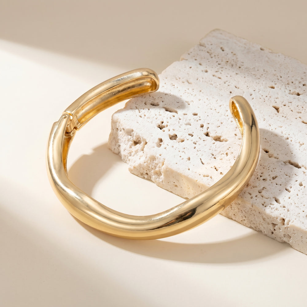 Collier Col Sculpté Texturé — Style Architectural | Or & Or Blanc